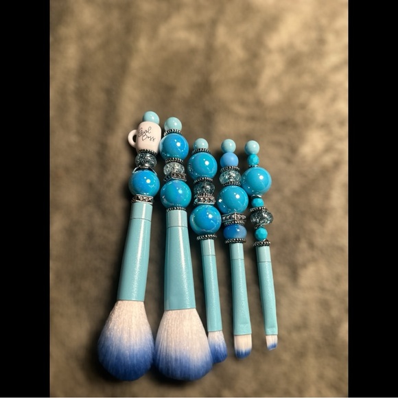 HOST PICK 5 pieces Aqua Blue Beaded Make-up Brushes - Picture 6 of 9